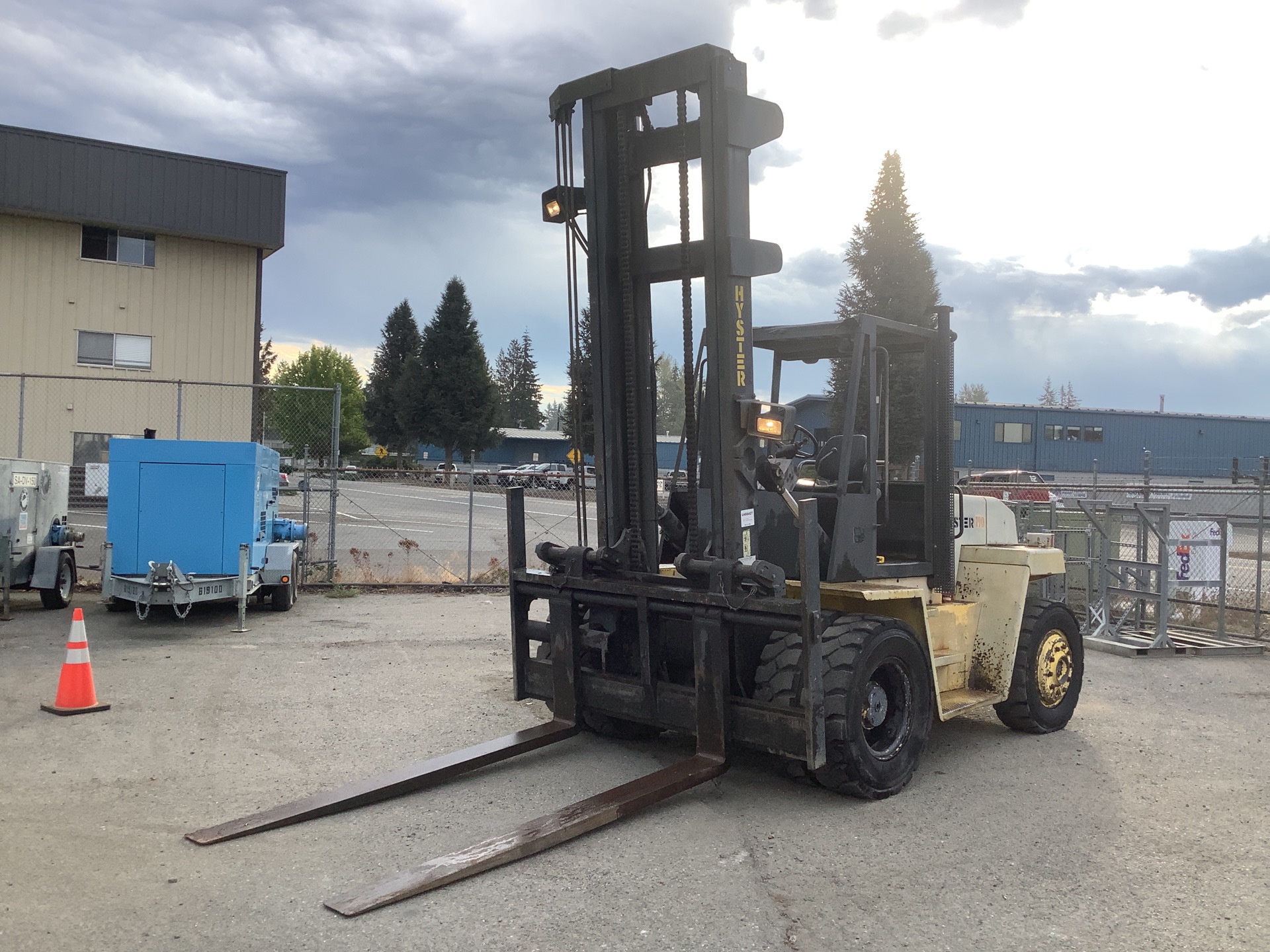 1997 Hyster H190XL 16600 lb Pneumatic Tire Forklift