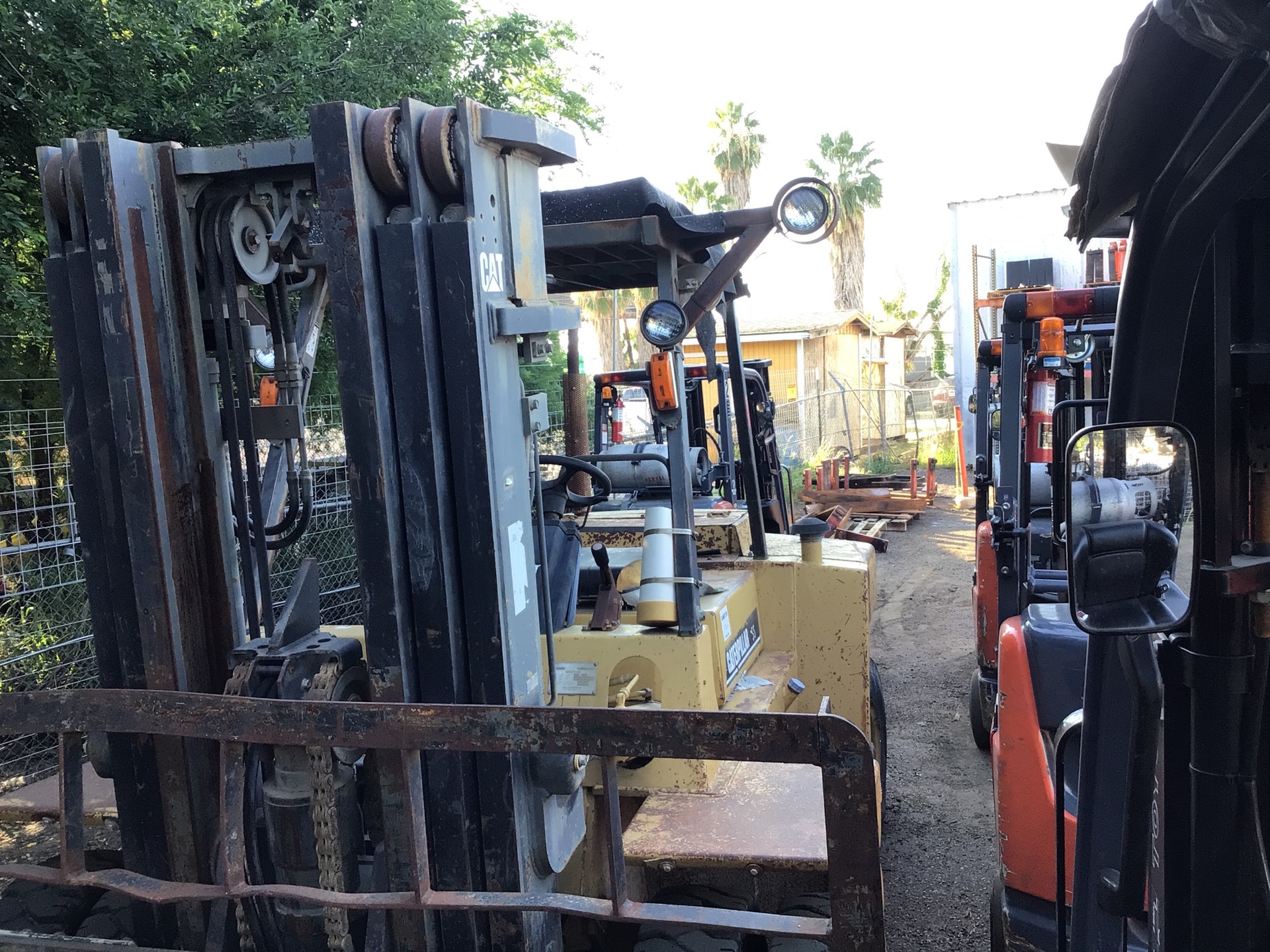 1993 Cat DP70 15500 lb Pneumatic Tire Forklift