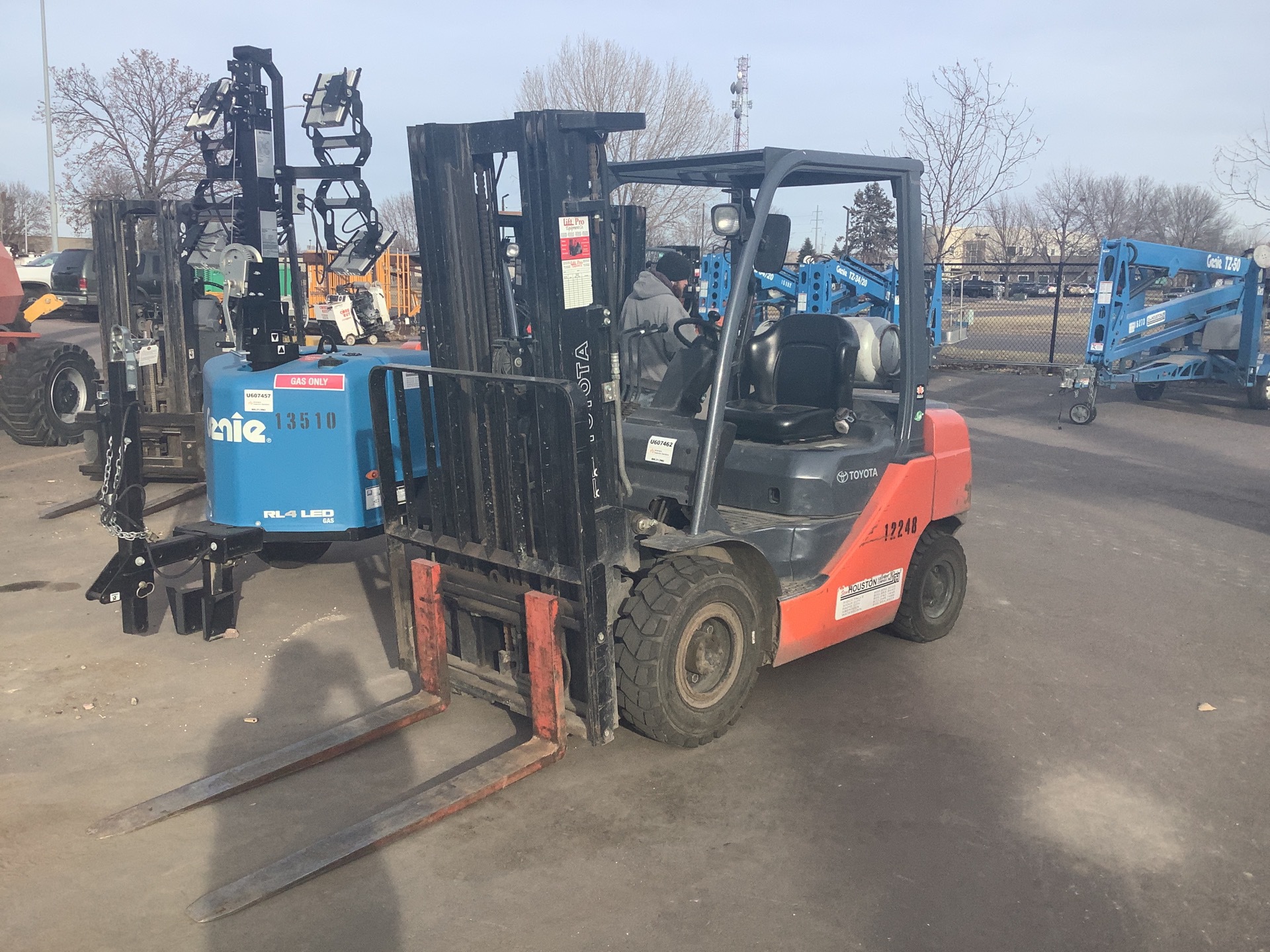 2017 Toyota 8FGU25 3750 lb Pneumatic Tire Forklift