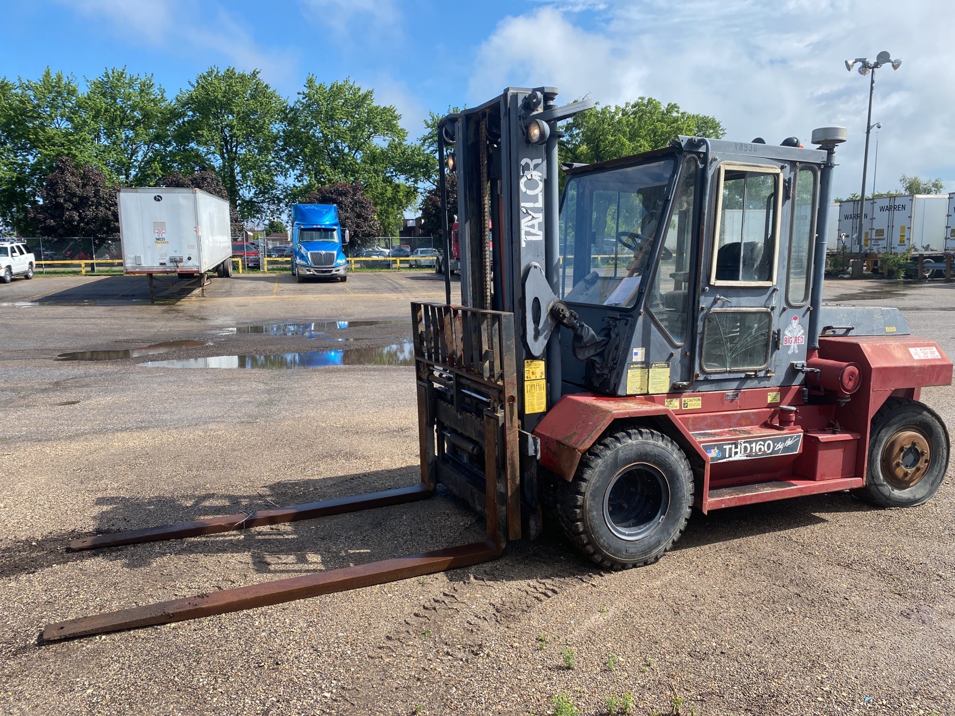 2000 Taylor THD-160-01 7200 lb Pneumatic Tire Forklift