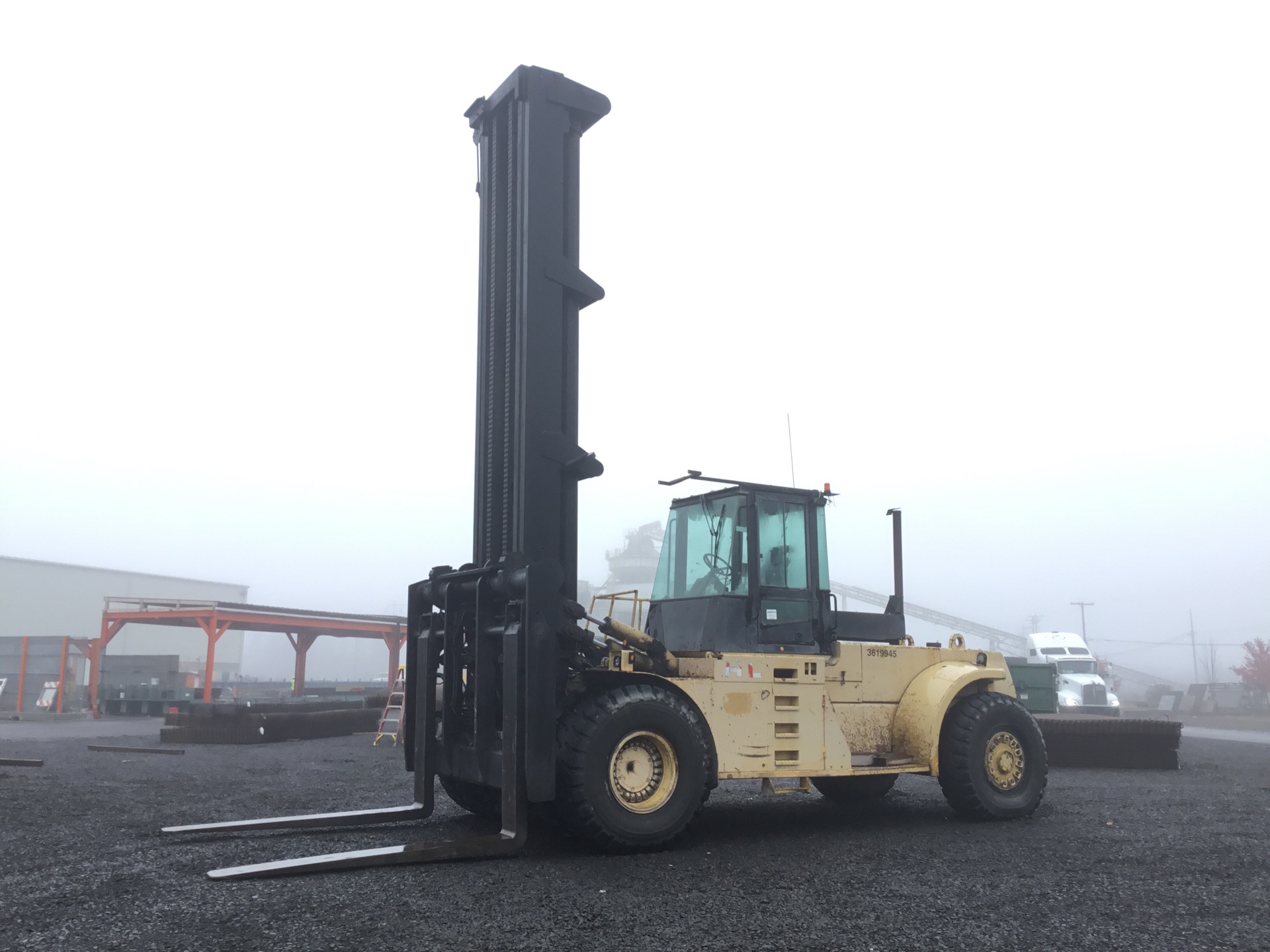 2000 Hyster H700F 68250 lb Pneumatic Tire Forklift