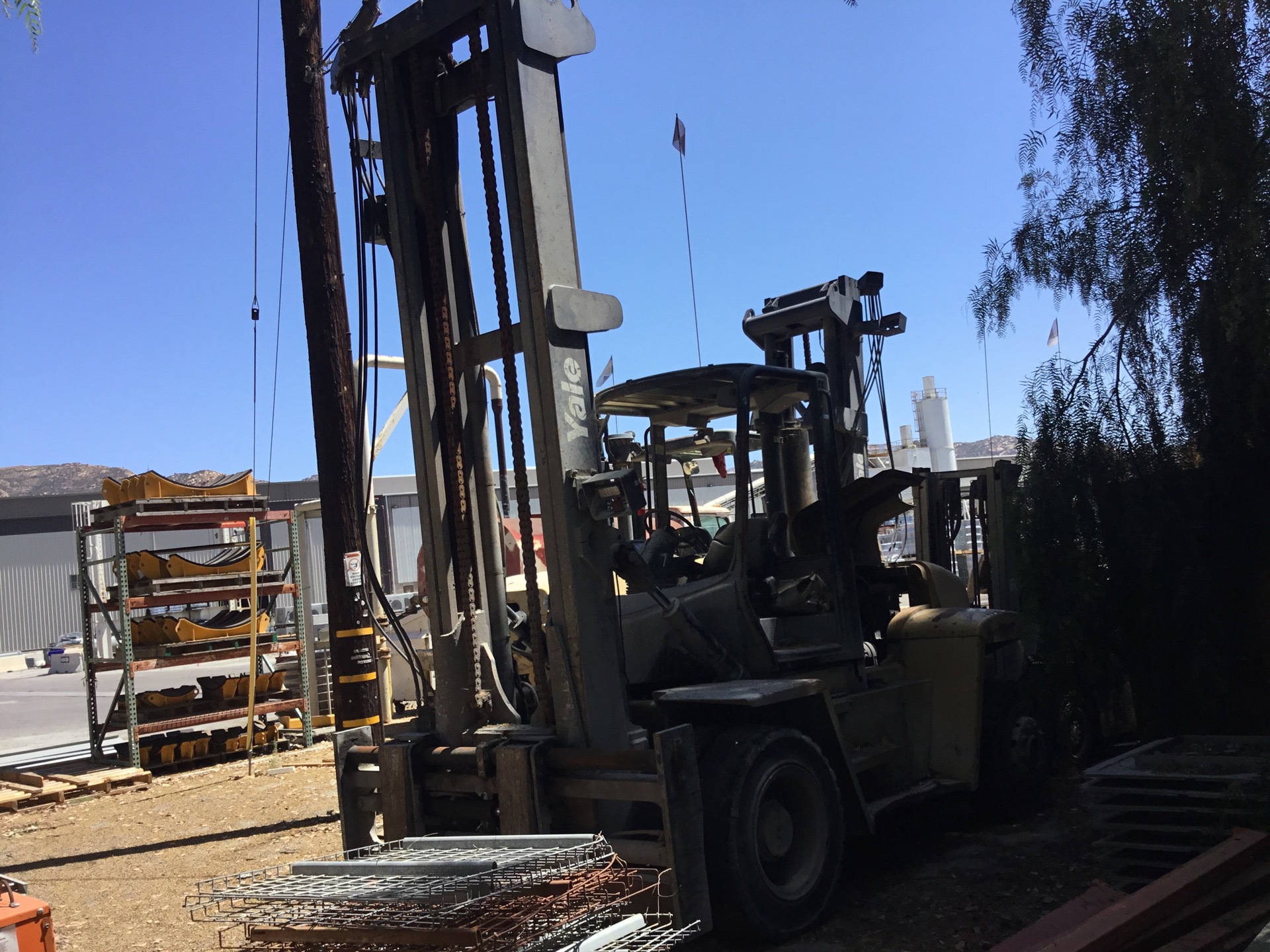 Yale GDP280DBECDV191 27150 lb Diesel Pneumatic Tire Forklift